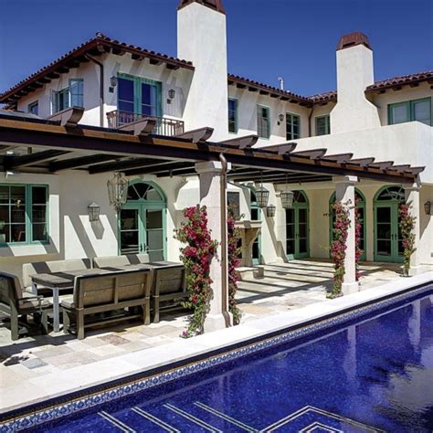 Black detailing on a white background gives your home a more spanish colonial vibe. 40 Spanish Style Exterior Paint Colors You Will Love ...