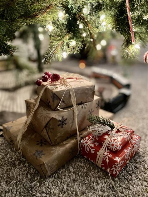 30 Elegant Christmas Gift Wrapping Ideas You Can Use As Decor