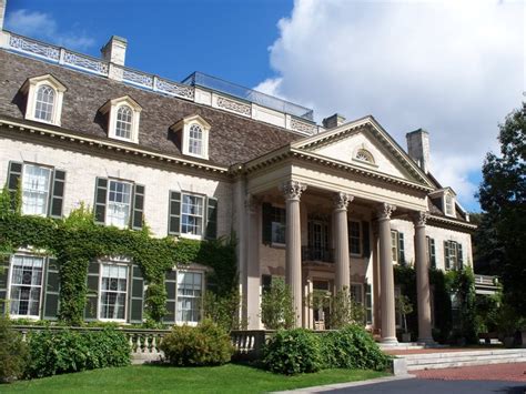 Mansion In New York This Is A Stately House I Like The Columns And