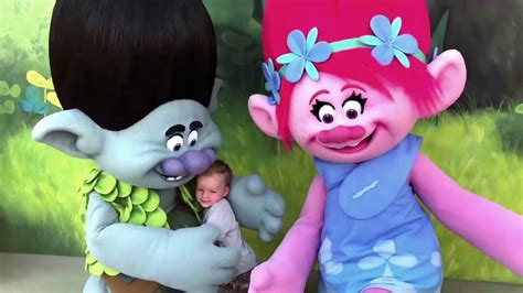 Must See Meet And Greet The Cutest Troll Pair Poppy And Branch Live Trolls ТРОЛЛИ Universal
