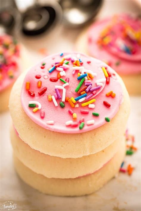 soft lofthouse style frosted sugar cookies are the perfect sweet treat with… fluffy sugar
