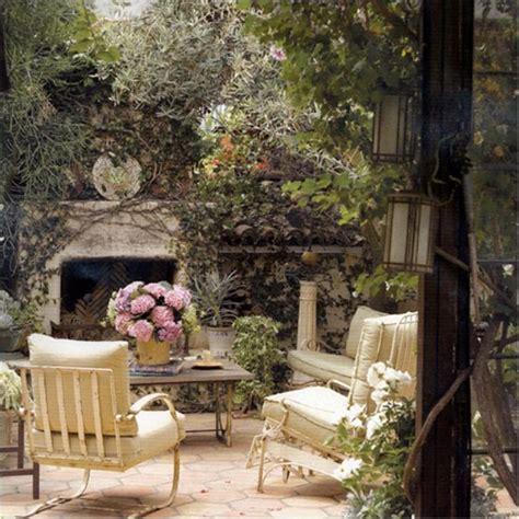 I love my garden room. 14 Romantic Backyard Patio Design Ideas - Rilane