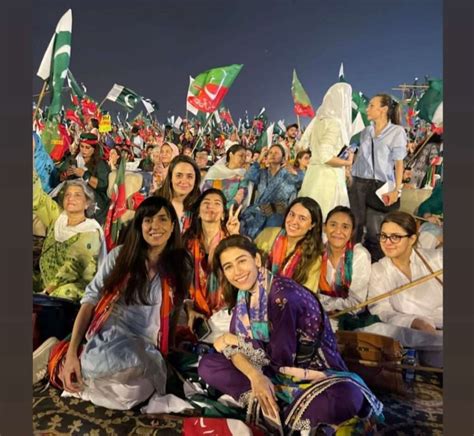 Syra Yousuf Attends Imran Khans Karachi Jalsa Editor Times