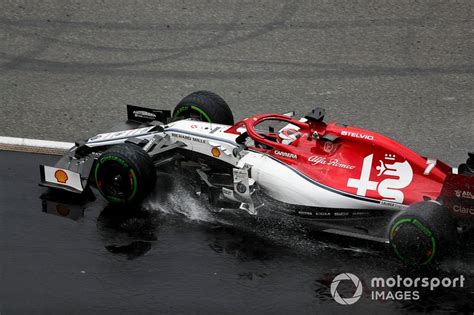 Kimi Raikkonen Alfa Romeo Racing C38 Rejoins After A Trip Into The