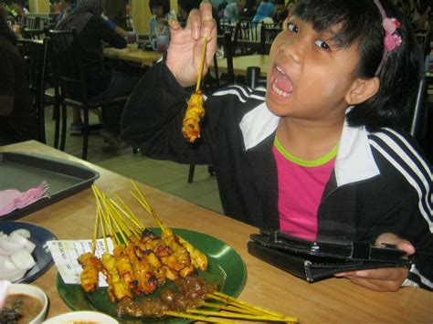 Satays here are delicious even without their gravy. Cerita Saya: @ Sate Kajang Haji Samuri