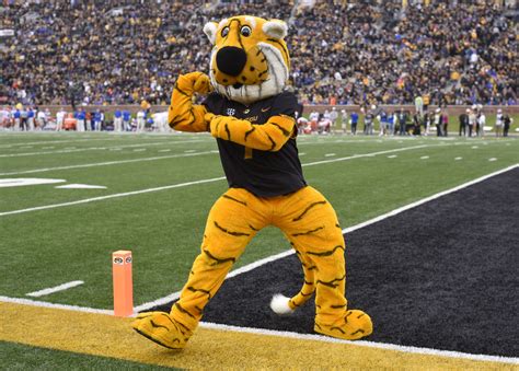 Missouri Football Tigers Closer To Top 25
