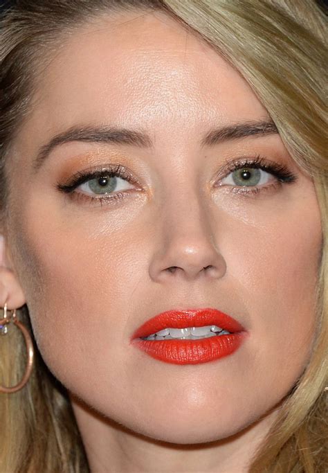 Close Up Of Amber Heard At Cinemacon 2018 Amber Heard Images Amber Heard Hot Blue Makeup