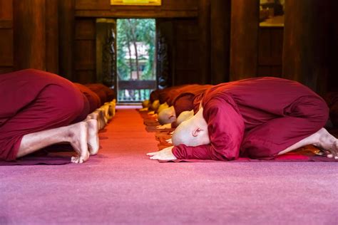 Bowing As Practice And To Show Respect Buddhism For Beginners