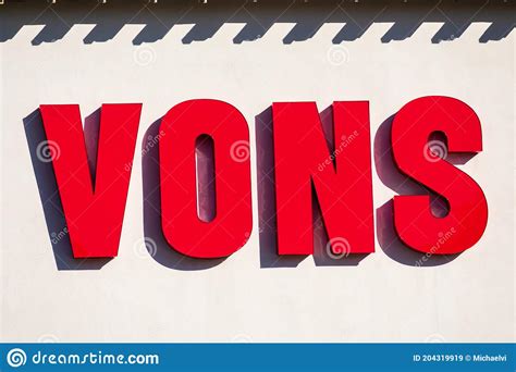 Vons Sign Logo On Supermarket Chain Store Facade Vons Is A Southern