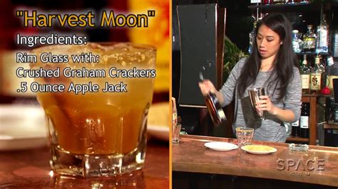 How To Mix A Harvest Moon Pour This Fall Full Moon Cocktail Youtube