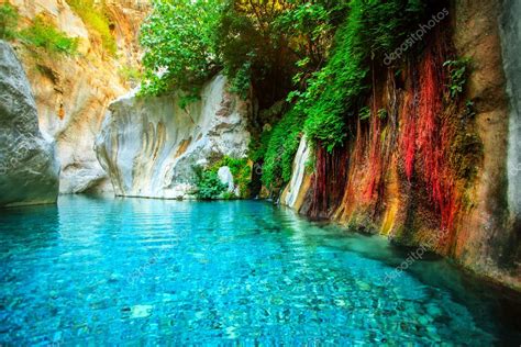 Beautiful Turquoise Lake — Stock Photo © Kolosigor 18532353