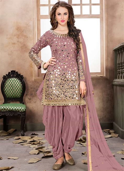 Stylish Patiala Salwar Suit To Up The Glam Quotient