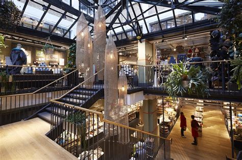 Nature & découvertes est une chaîne française de magasins fondée en 1990. Nature & Découvertes ouvre son plus grand magasin dans le ...