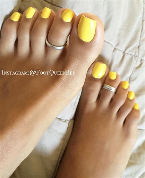 Pin By Claudia Lima On Feet Ntoes Yellow Toe Nails Toe Nails