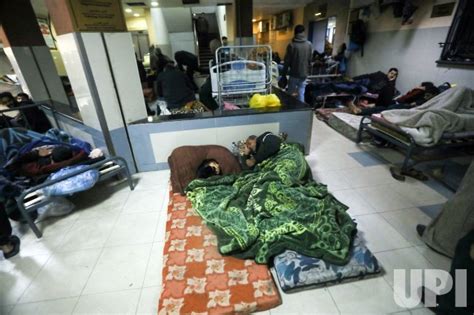 Photo Thousands Of Displaced Due To Israeli Attacks Take Refuge In
