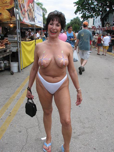 Granny Nude In Public Porn Pics Moveis Voyeur