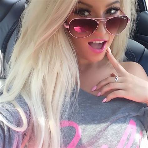 Pin By Allison Howard On Sunglassesglasses Are A Girls Bestfriend Girl With Sunglasses