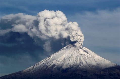 10 Most Dangerous Active Volcanoes On Earth It S More Fun With Juan
