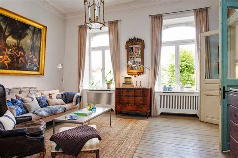 Dormitorio para niñas y jóvenes. Estilo Shabby Chic: bello interior de una antigua casa
