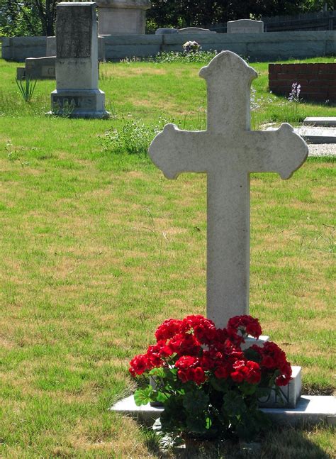 Gravestone Free Stock Photo A Cross Shaped Grave Stone In A
