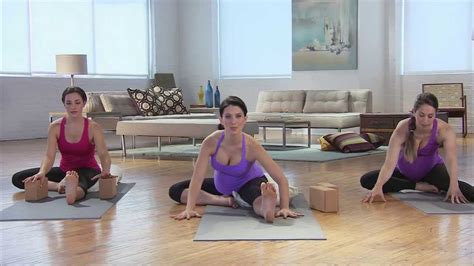 Hilaria Baldwin Workout Still The Author Yoga Expert And Mother Of Four Has Seemingly