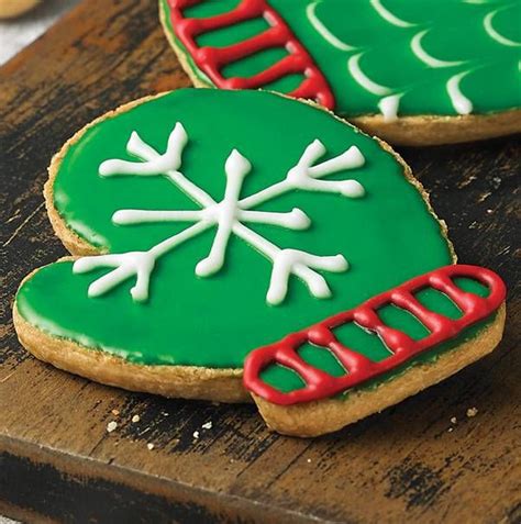 All panera bread locations are open (but often with limited hours) on these holidays: Freshly baked, mitten-shaped shortbread cookie decorated ...