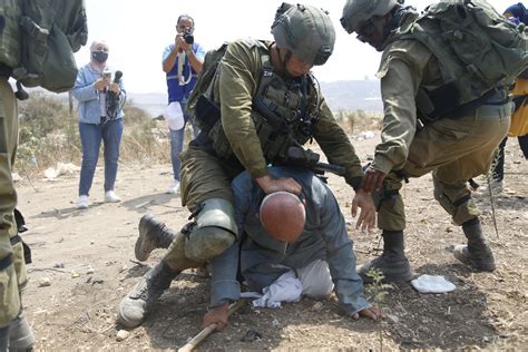 Video Shows Israeli Soldier Kneeling On Protester S Neck