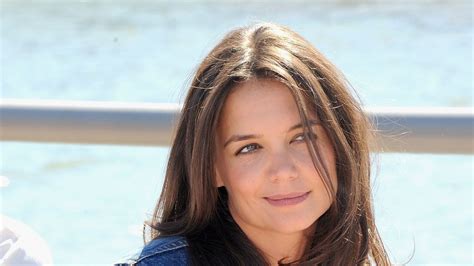 Katie Holmes Ups The Cuteness Ante And Shows Off Total Kate Middleton