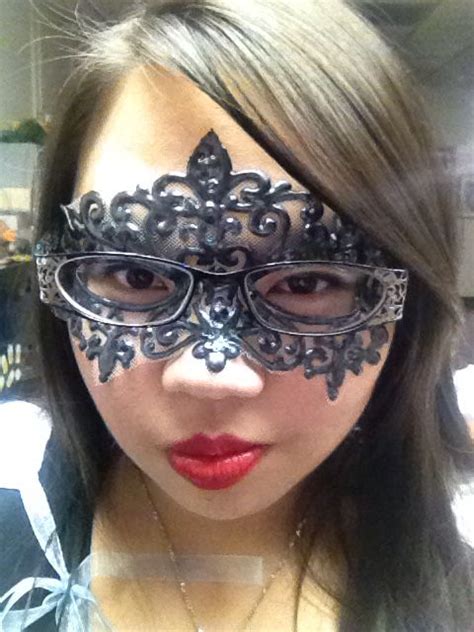 The Tulle And Puffy Paint Masquerade Mask Diy Was Fun And Works Well With My Glasses I Can