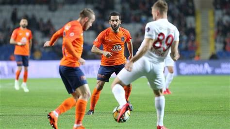 ترتيب الهدافين بطاقات تمريرات حاسمة. باشاك شهير يرتقي لقمة الدوري التركي مؤقتًا
