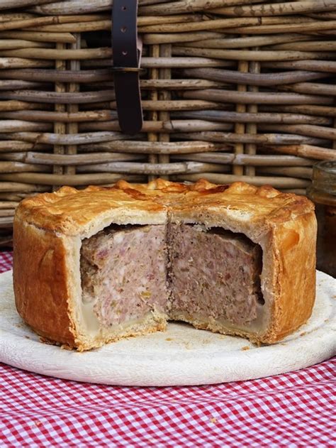 Picnic Pie With Sausage Meat Onions And Apples Moorlands Eater