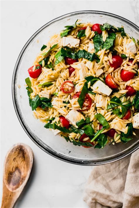 This vegan caprese salad is made with fresh basil pesto, heirloom cherry tomatoes, and vegan mozzarella for a refreshing and delicious meal that can be made in under 30 minutes. Vegan Caprese Salad with Orzo (30-minute meal) - Emilie Eats