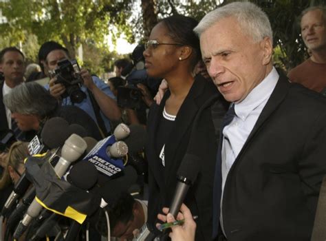 Robert Blake Star Of The 70s Drama ‘baretta Is Acquitted Of Wifes