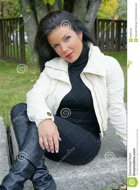 Black women curly hairstyle 2020. Beautiful Woman With Black Shiny Hair In Model Pos Stock ...