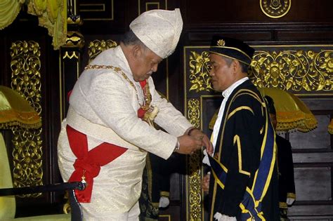 Bekas ketua menteri pulau pinang lim guan eng telah memfailkan permohonan supaya kes rasuah membabitkan pembinaan terowong dasar laut dan projek pembinaan jalan utama di negeri itu, yang akan dibicarakan selasa depan di mahkamah sesyen, dipindahkan ke mahkamah tinggi. Dua Hakim Mahkamah Tinggi dahului penerima pingat Raja ...
