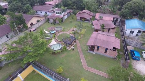 Guests can also relax in a nice balcony. Fuga Village, Pengkalan Balak, Melaka - YouTube