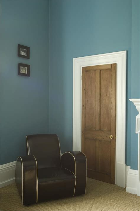 Just look at the rich depth of color when you look at a farrow & ball painted wall (like this one below painted in off black and shaded white), you can instantly see what's truly special. Farrow & Ball Inspiration