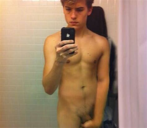 Dylan Sprouse Had Another Nude Photo Leak Quando Photoshop Interviene