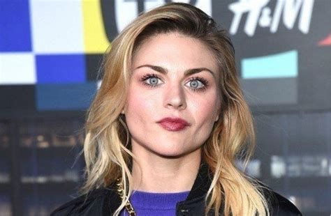Born august 18, 1992 los angeles, usa. A filha de Kurt Cobain, Frances Bean, gastou $ 11 milhões ...
