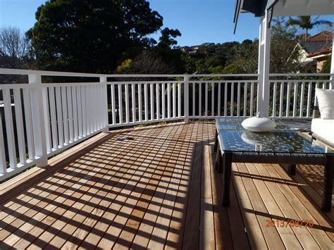 Deck Balustrade Creates An Elegant Yet Simple Line Outdoor Handrail