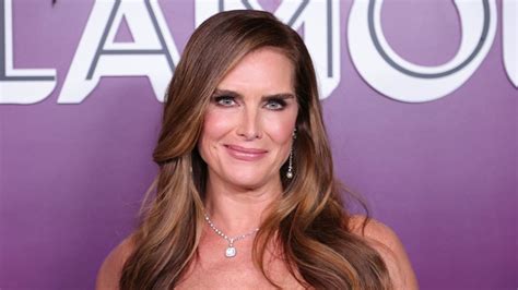 Brooke Shields Sends Temperatures Through The Roof In A Sensational Figure Hugging Swimsuit Hello