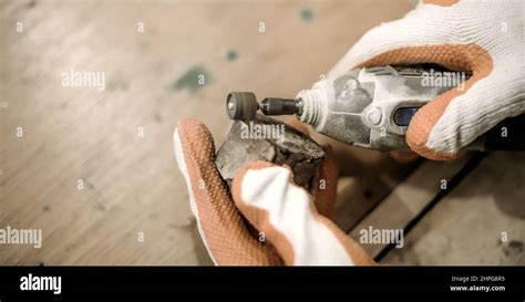 Carpenter Using Electric Hand Grinder Close Up Stock Photo Alamy