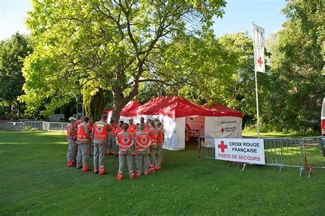 Maybe you would like to learn more about one of these? Urgence et Secourisme - Croix-Rouge française