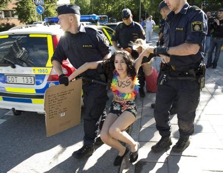 Topless Femen Activists Arrested Outside Russian Embassy In Stockholm