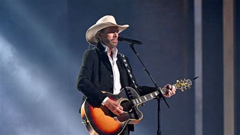 toby keith shares update on his battle with stomach cancer revealing what s kept him going he