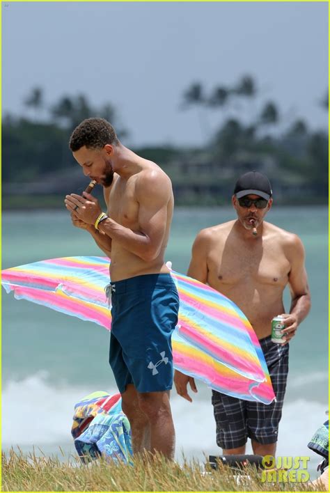 Shirtless Stephen Curry Hits The Beach With Wife Ayesha Photo 3918219