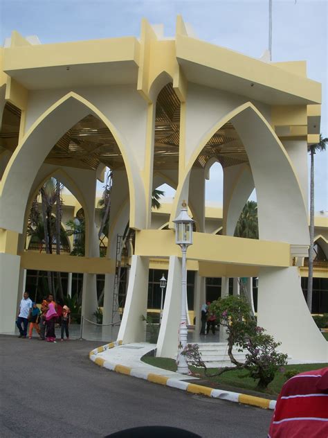 Proximately 300 pregnant women monthly. Pondok Rahmat: Istana Negeri Kubang Kerian Diserbu Rakyat