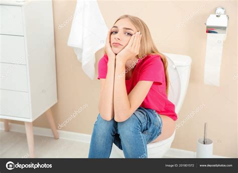 Girls Sitting On The Toilet Telegraph