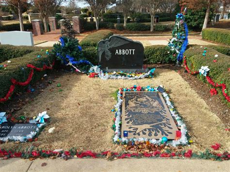 The Adventures Of Blogger Mike Dimebag Darrells Grave Arlington Tx