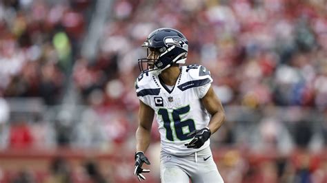 Seahawks Create Cap Space By Restructuring Tyler Locketts Contract